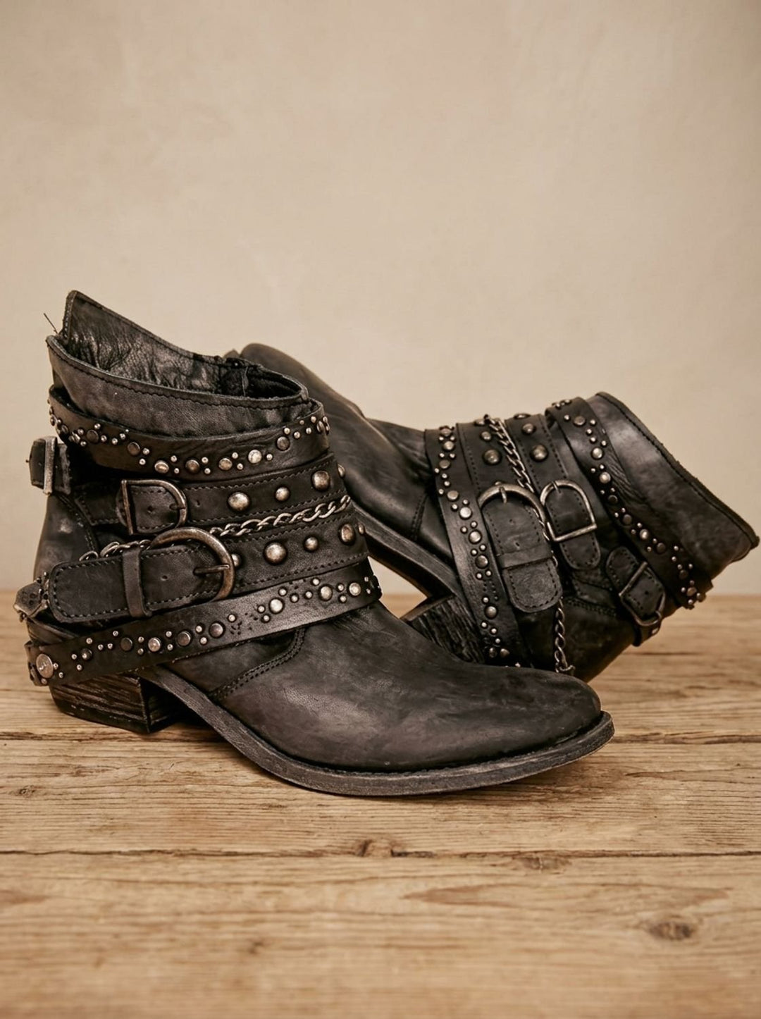 Sachna - Women's Vintage Multi-Buckle Studded Ankle Boots